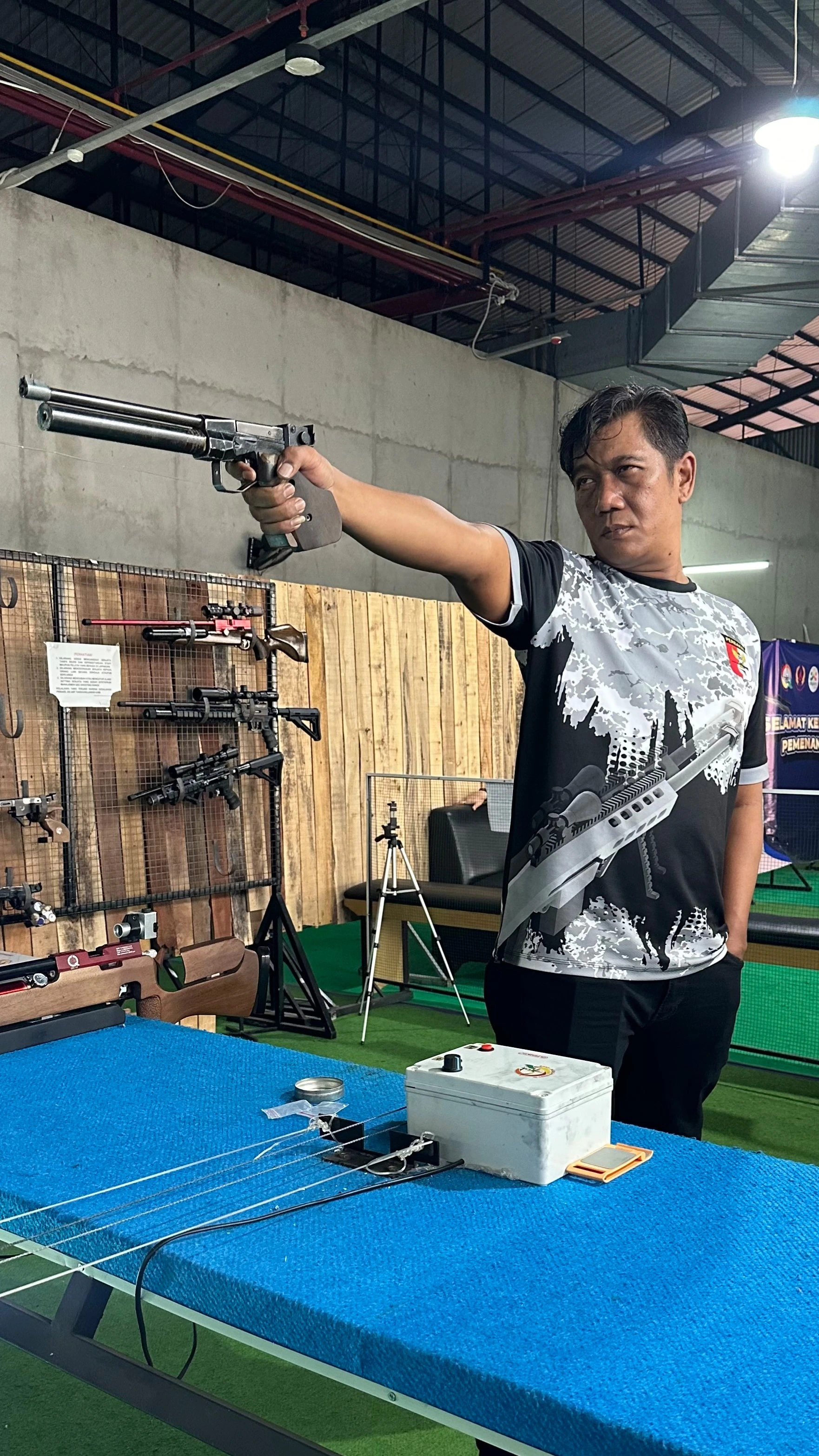 penembak AIR PISTOL 10 M