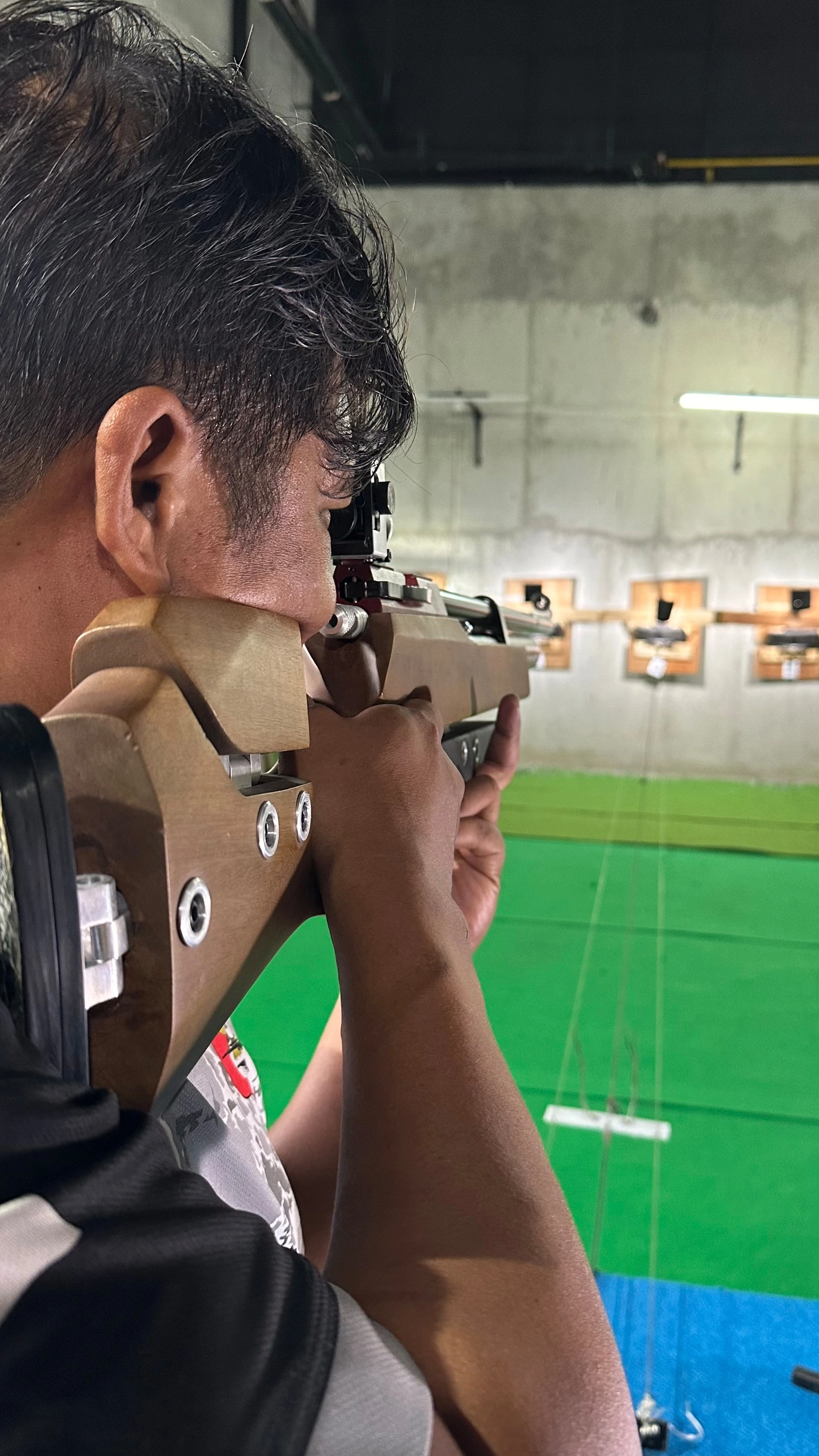 penembak AIR RIFLE 10 M